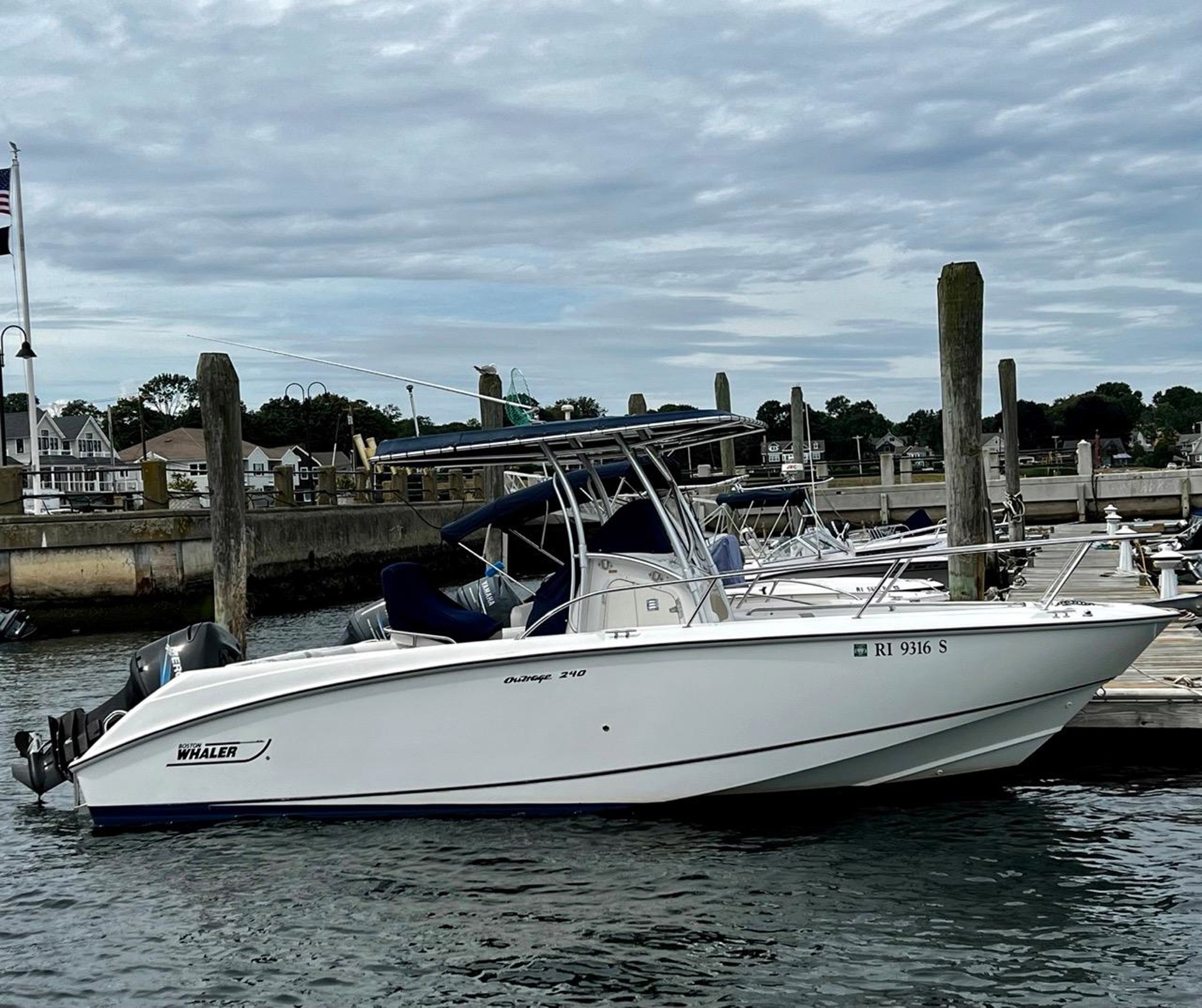 Boston Whaler 240 Outrage