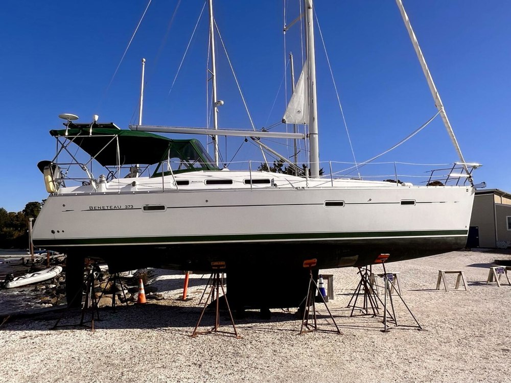 Latitude Yacht Brokerage