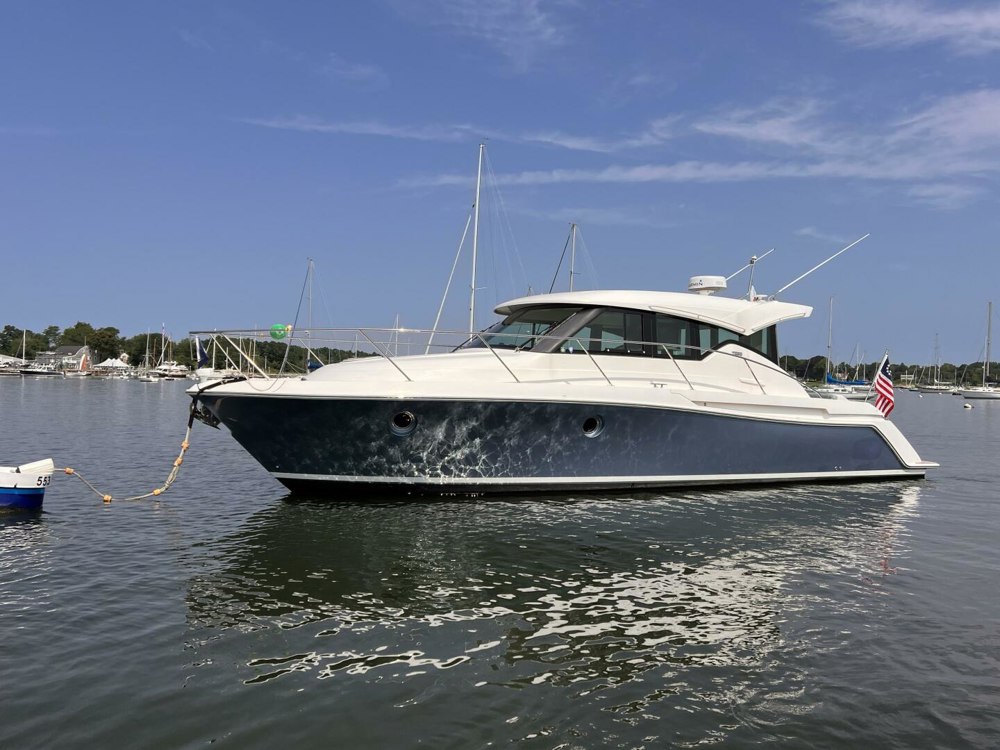 Latitude Yacht Brokerage