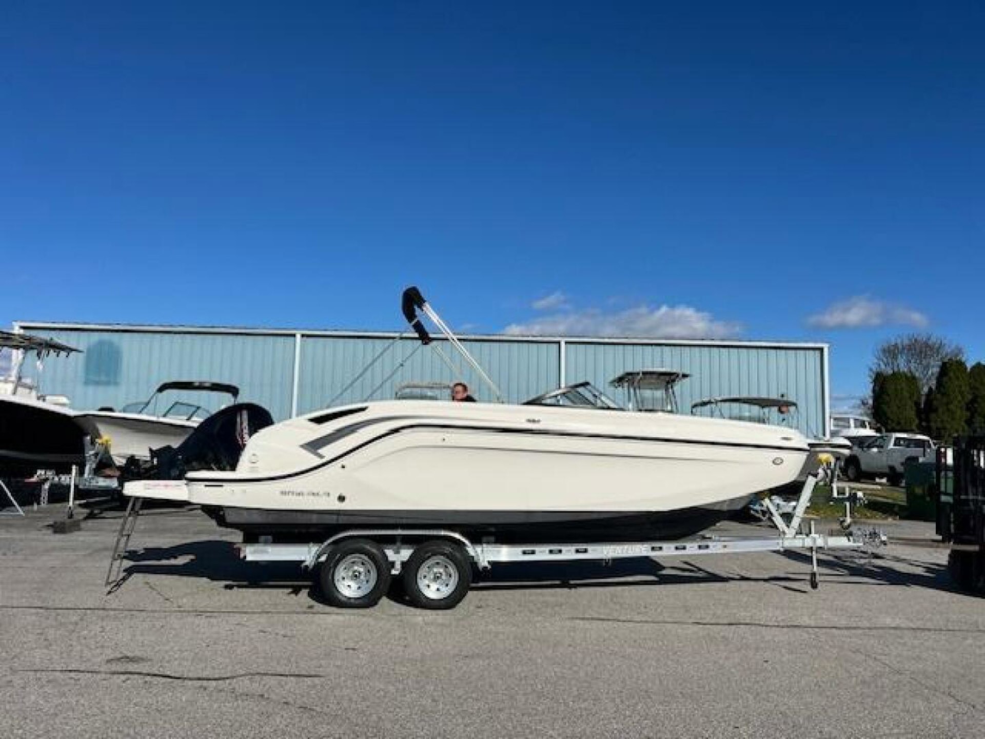 Bayliner DX 2200