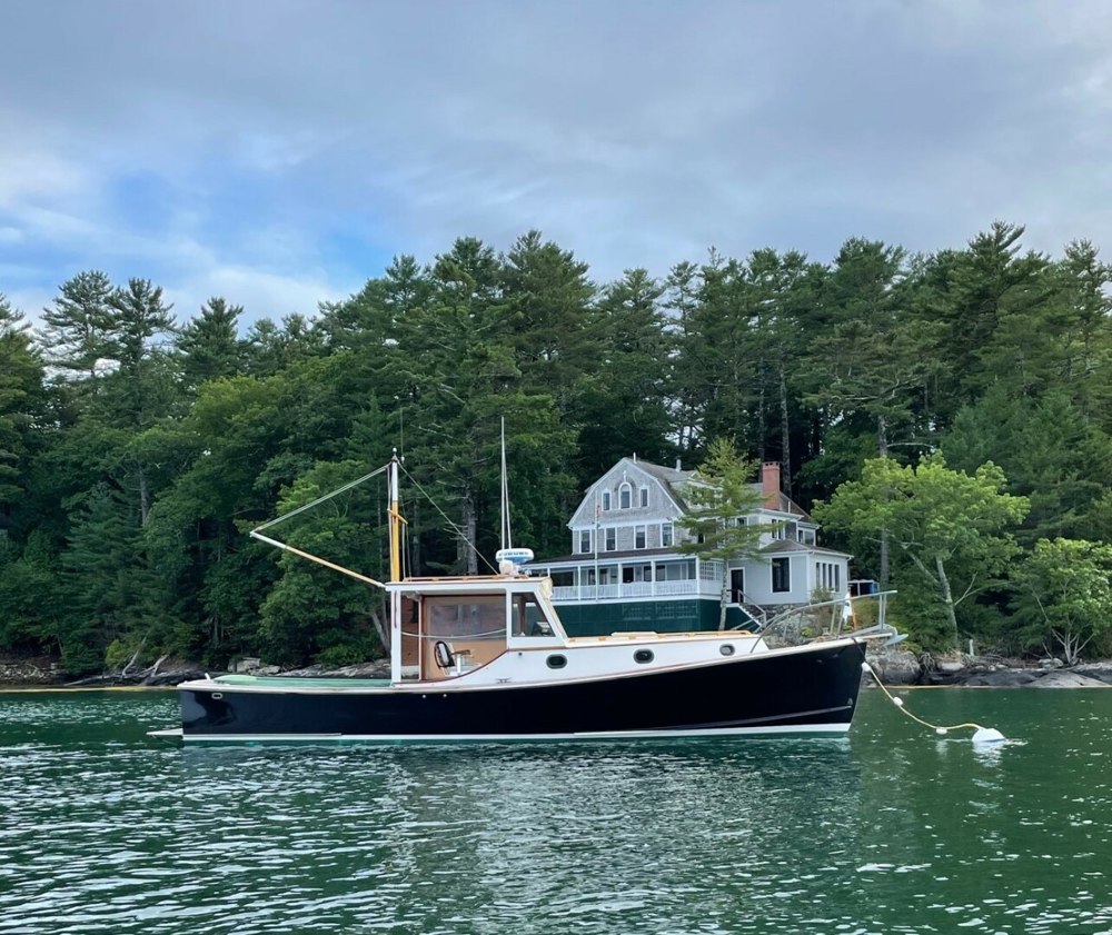 Latitude Yacht Brokerage