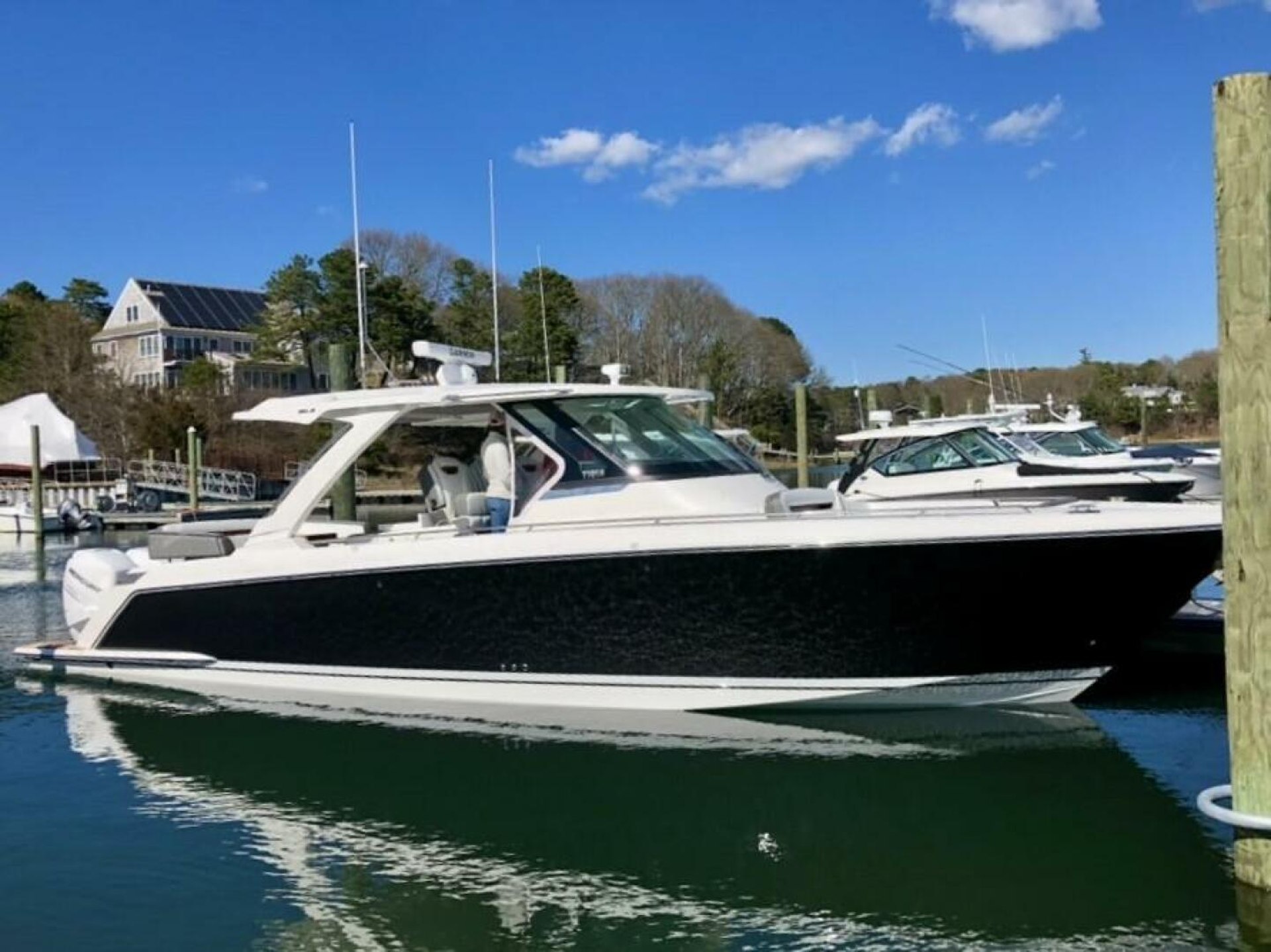 Tiara Yachts 38 LS